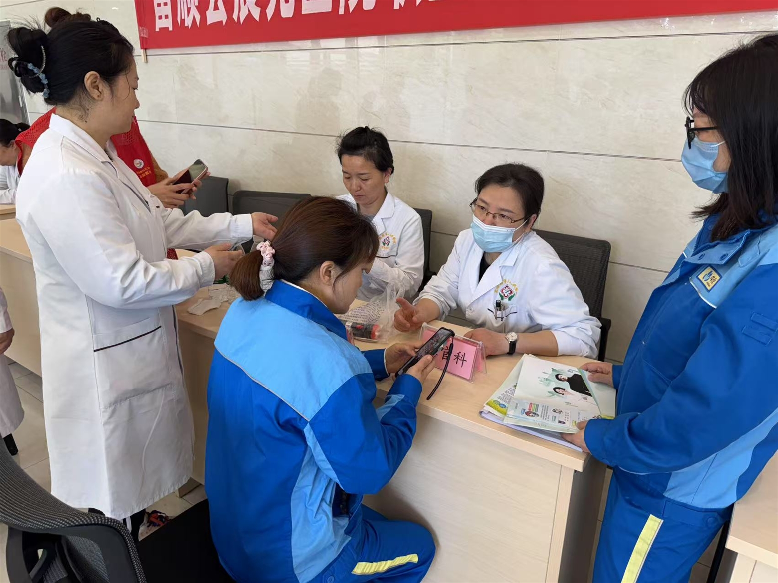 关爱劳动者心理健康，共筑职业健康防线 —— 富顺县晨光医院体检中心开展职业病防治主题活动