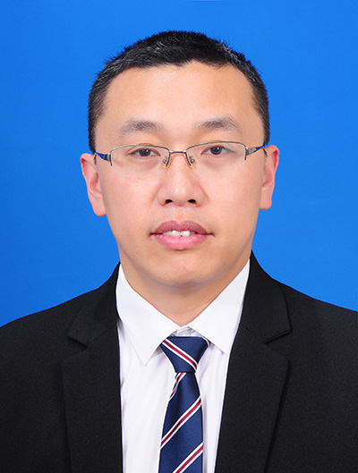 副主任医师何林